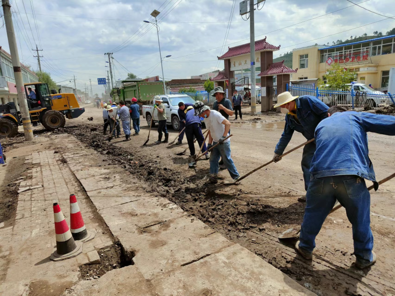 情系家乡为人民 抗洪救灾勇担当&mdash;&mdash;EMC易倍工投公司党员干部、团员青年奔赴灾区第一线抢险救灾