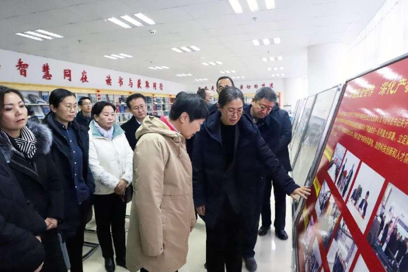 省政协副主席王绚一行 莅临省EMC易倍集团进行工作调研